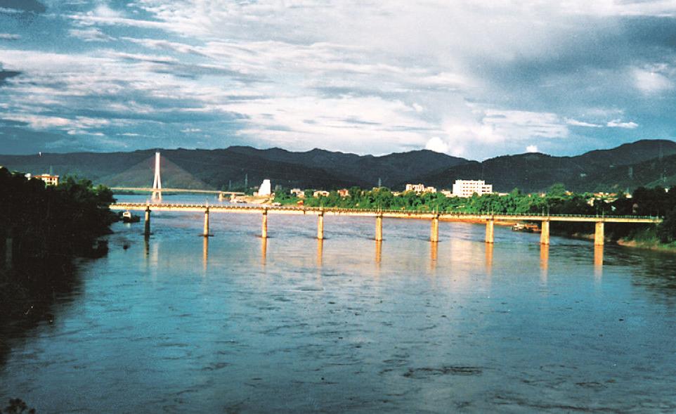 五十年代修建的景洪澜沧江大桥